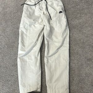 Nike sportswear tech easentials pants